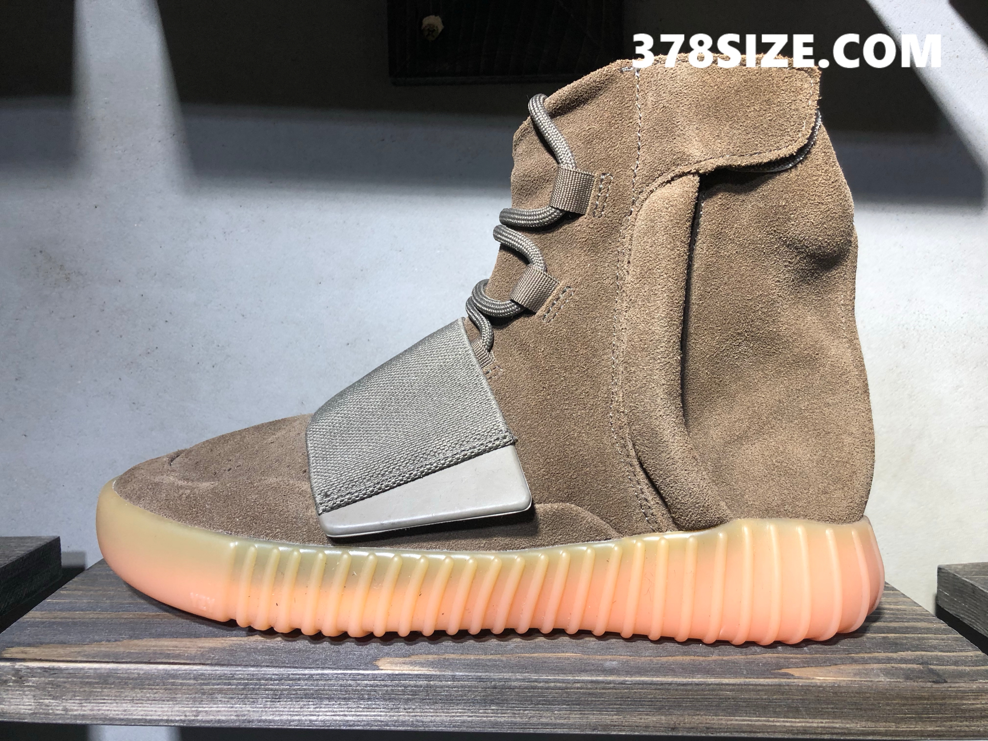 이지부스트 750 브라운