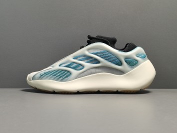 OG 이지부스트 700 V3 카이아나이트 GY0260