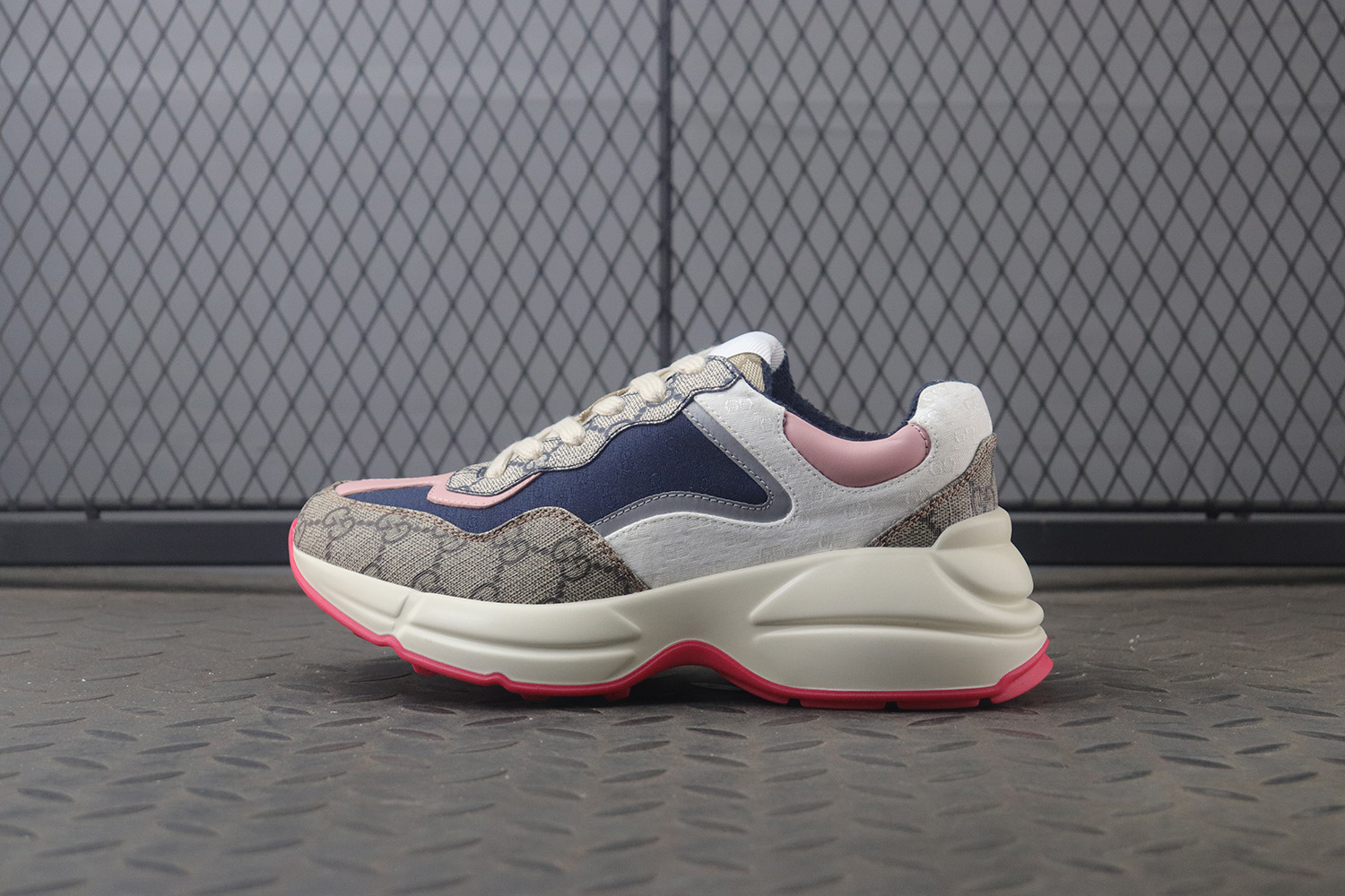 구찌 라이톤 베이지 에보니