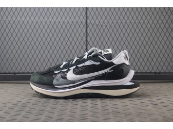 MC sacai x Nike VaporWaffle CV1363-001