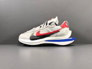 순원 3.0  sacai x Nike VaporWaffle CV1363-100