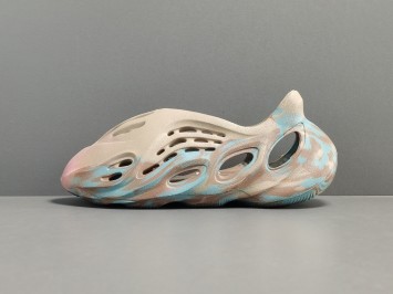 GOD 아디다스 이지 폼 러너 믹스 샌드 그레이 GY3969