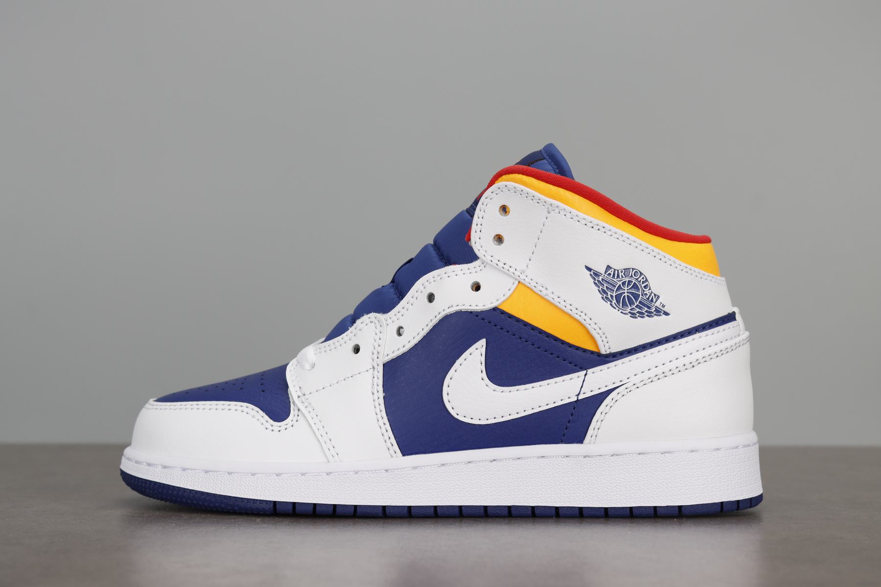 조던 1 미드 딥 로얄 블루 레이저 오렌지 554725-131