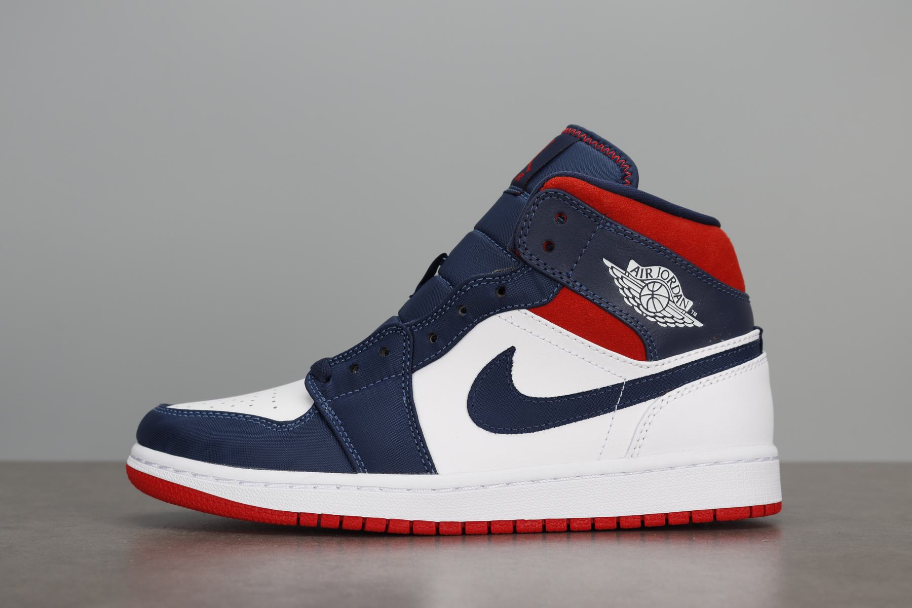 조던 1 미드 SE USA 852542-104