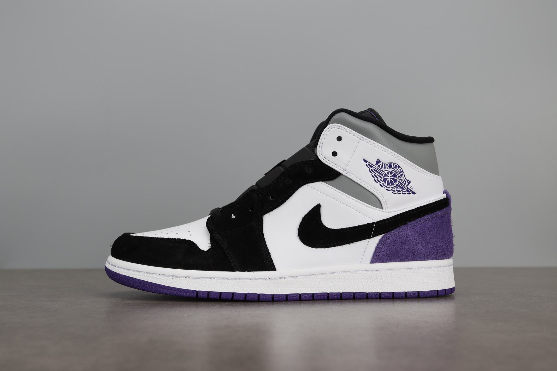 조던 1 미드 SE 코트 퍼플 852542-105