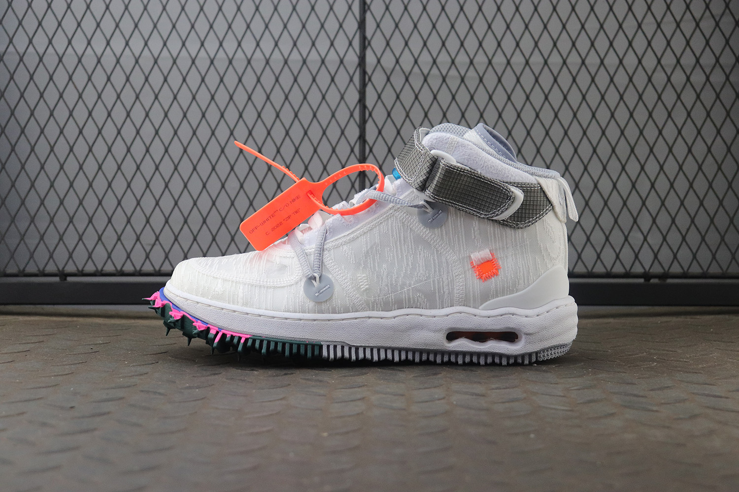 나이키 에어포스 1 미드 컴포트 SP DO6290-100