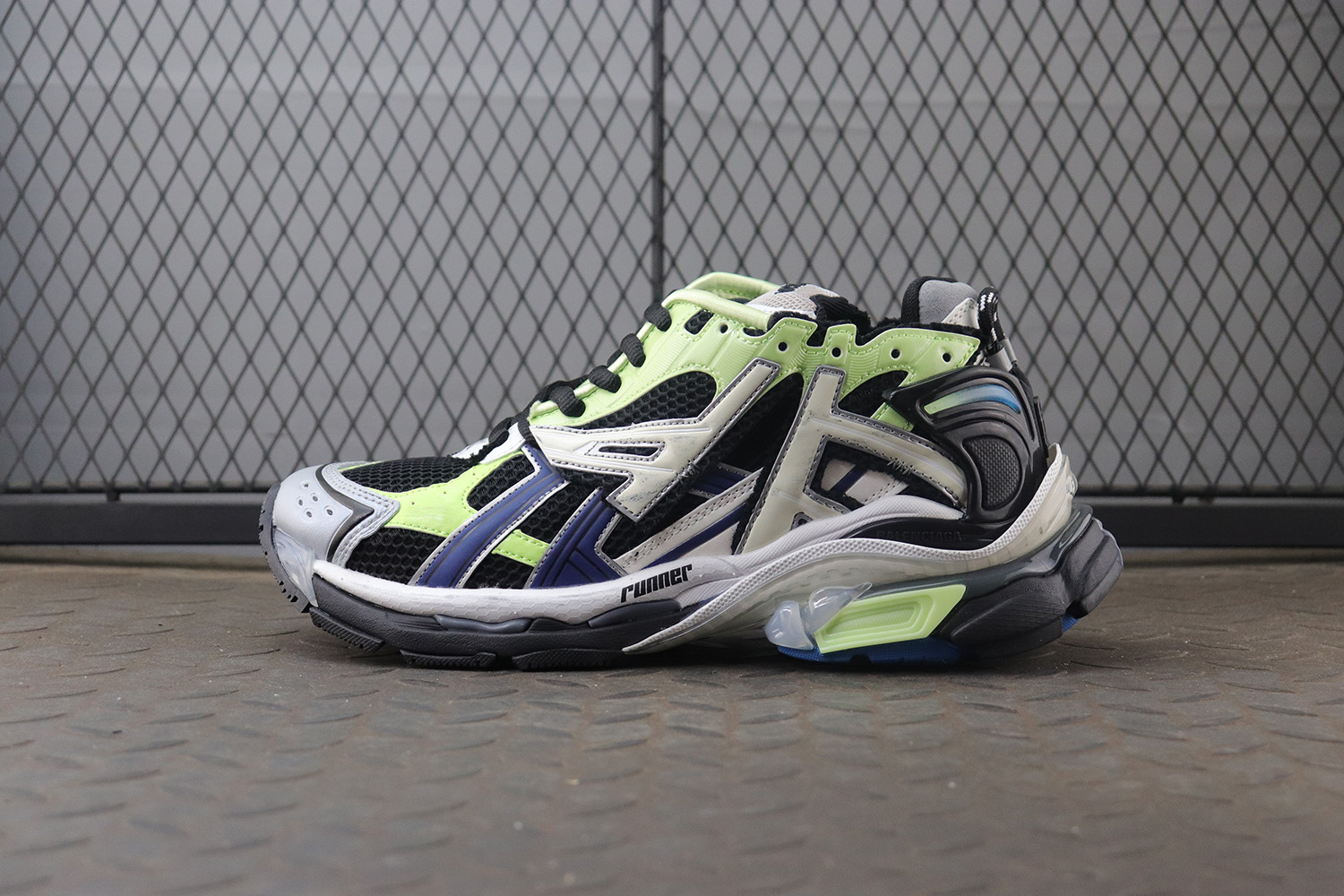 발렌시아가 러너 스니커즈 677403