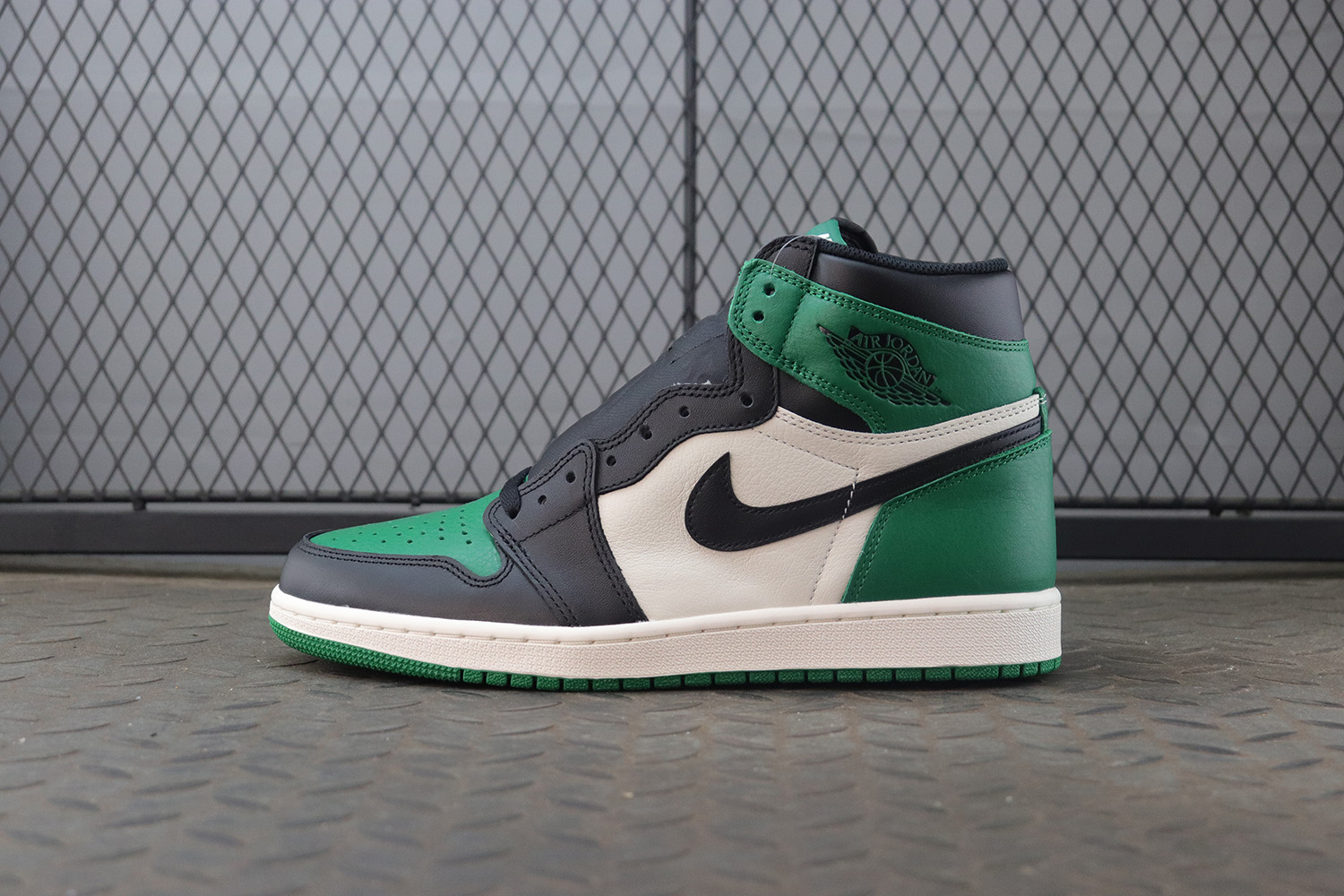 LJR 조던 1 레트로 하이 OG 파인 그린 555088-302
