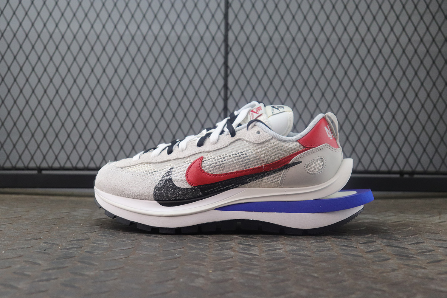 M 나이키 x 사카이 베이퍼와플 로얄 푸시아 CV1363-100