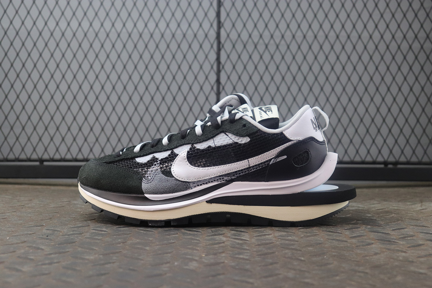 M 나이키 x 사카이 베이퍼와플 블랙 화이트 CV1363-001