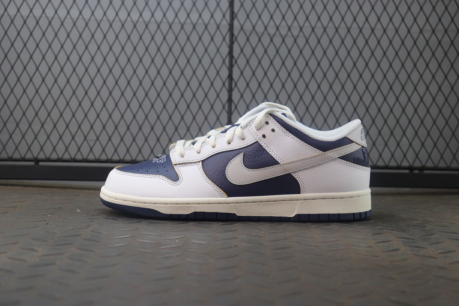 M NIKE SB DUNK LOW OG QS FD8775-100