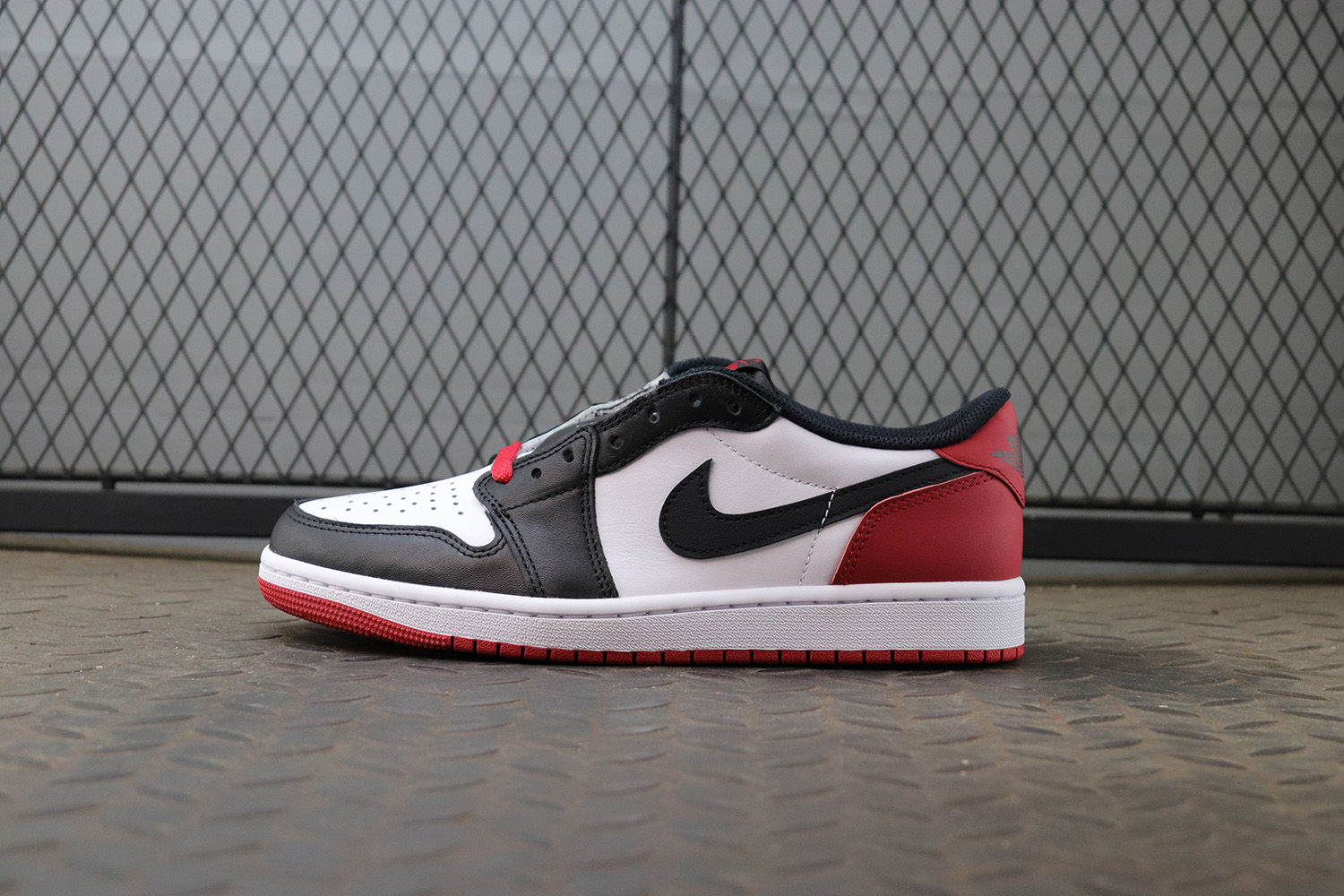 LJR 조던 1 레트로 로우 OG 블랙토 CZ0790-106