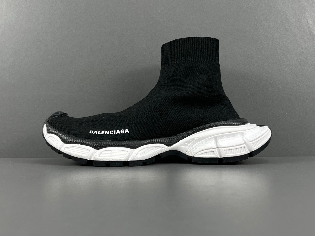 WM 발렌시아가 스피드러너 758429W2DG11009