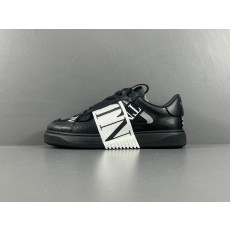 GOD 발렌티노 송아지 가죽 & 패브릭 밴드 VL7N 로우탑 스니커즈 블랙 화이트 TY2S0C58WRQ0NI