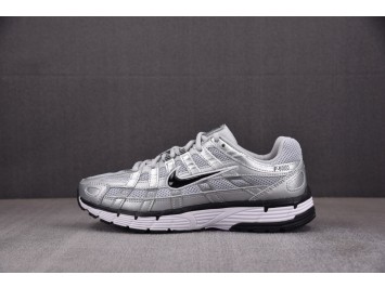 R (W) 나이키 P-6000 화이트 메탈릭 실버 FD9876-101