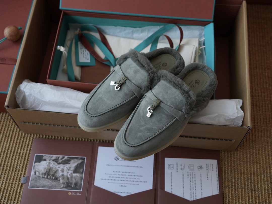 로로피아나 Loro Piana Babouche Charms Walk