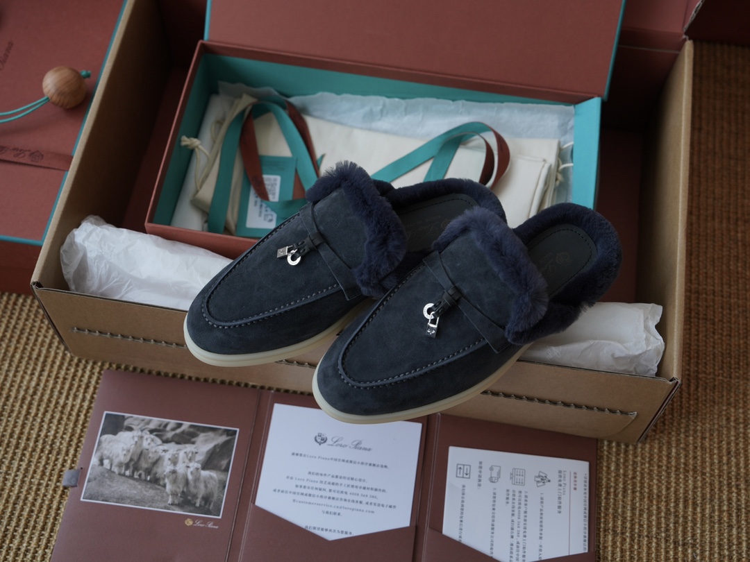 로로피아나 Loro Piana Babouche Charms Walk