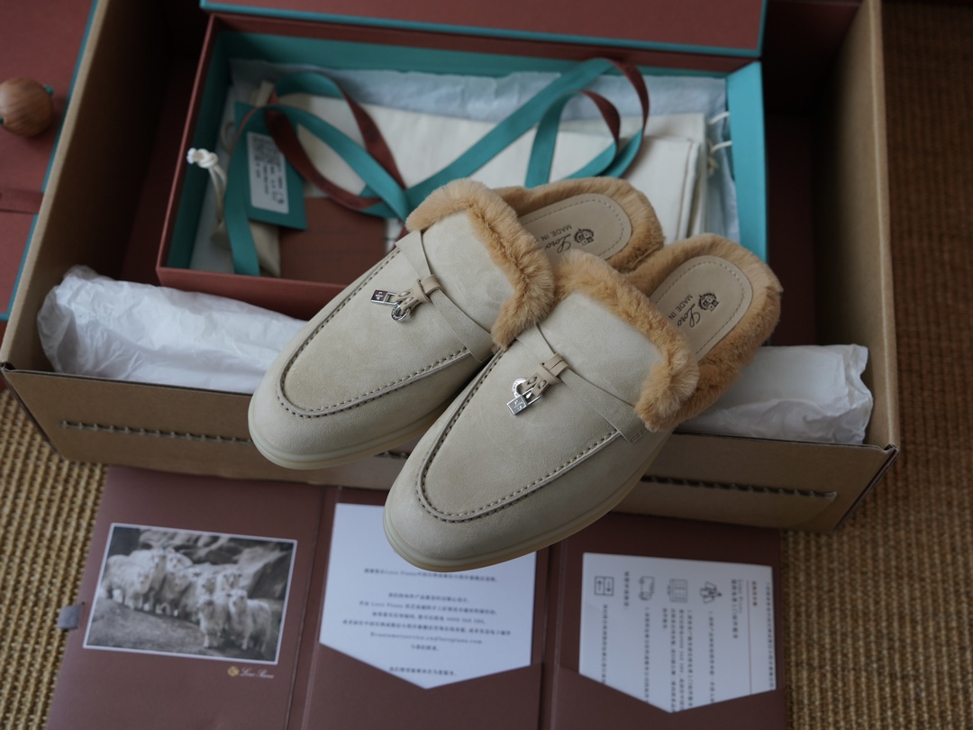 로로피아나 Loro Piana Babouche Charms Walk