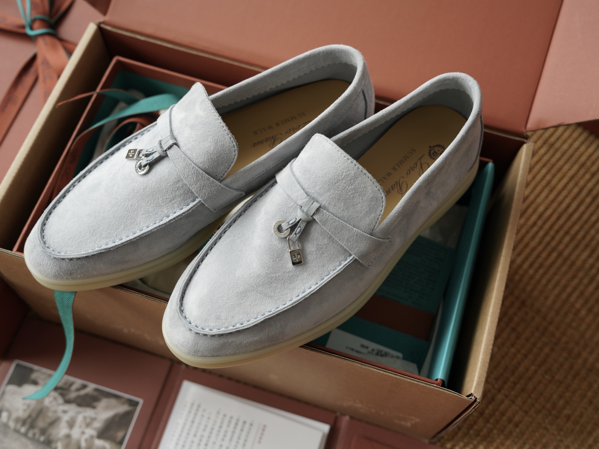 로로피아나 Loro Piana Summer Charms Walk