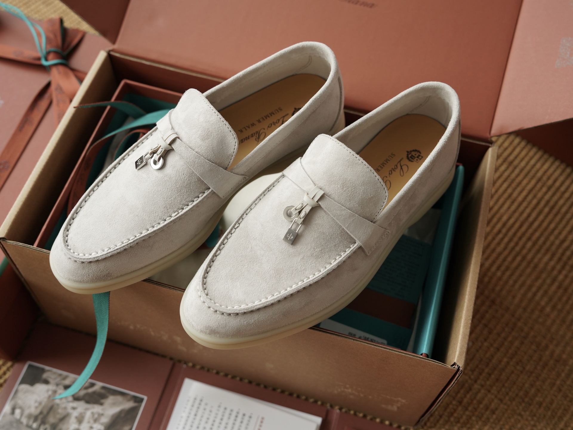 로로피아나 Loro PianaSummer Charms Walk