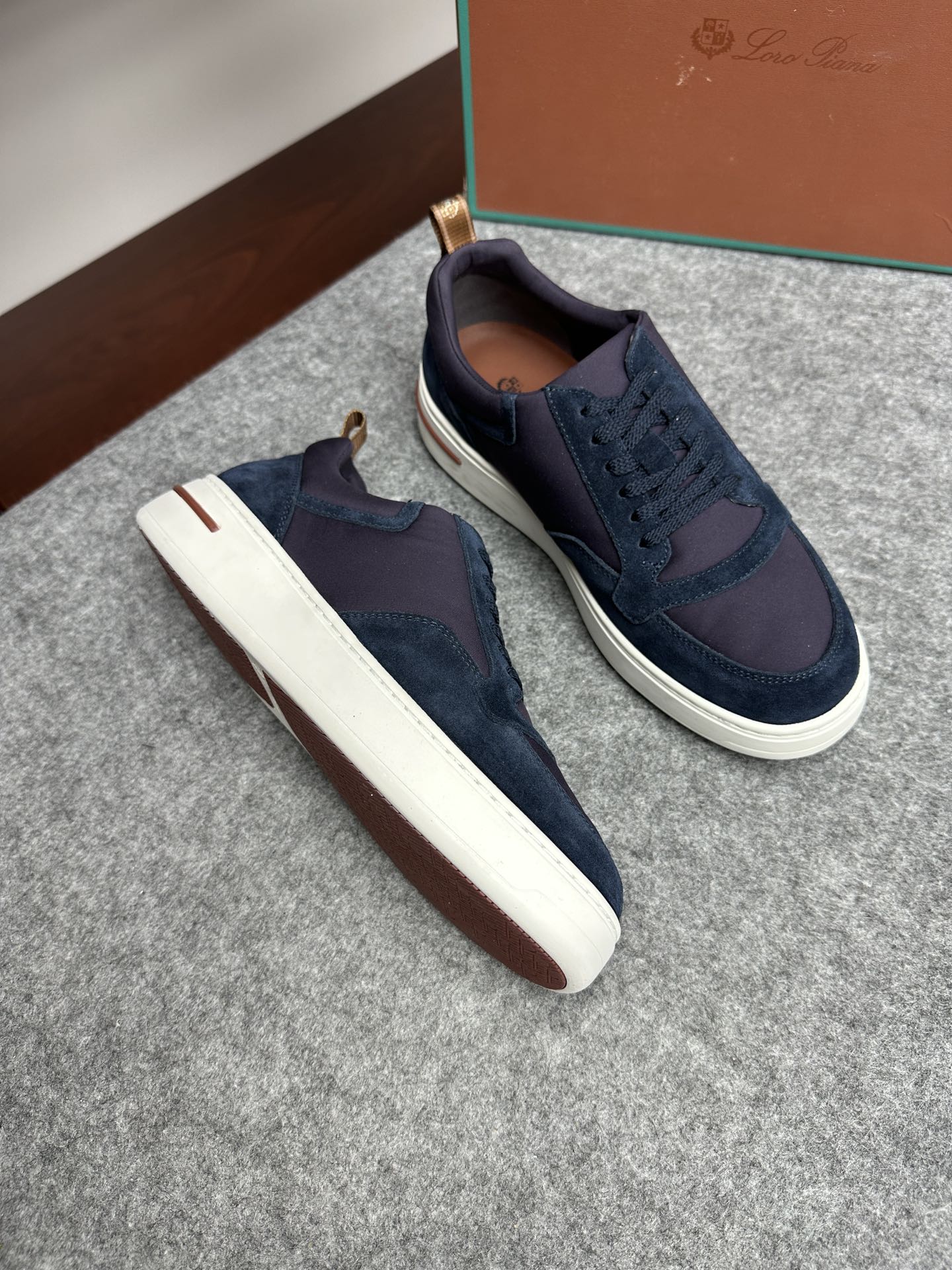 로로피아나 Loro Piana Newport Walk