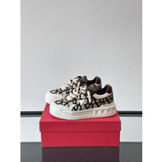 발렌티노 Valentino 스니커즈
