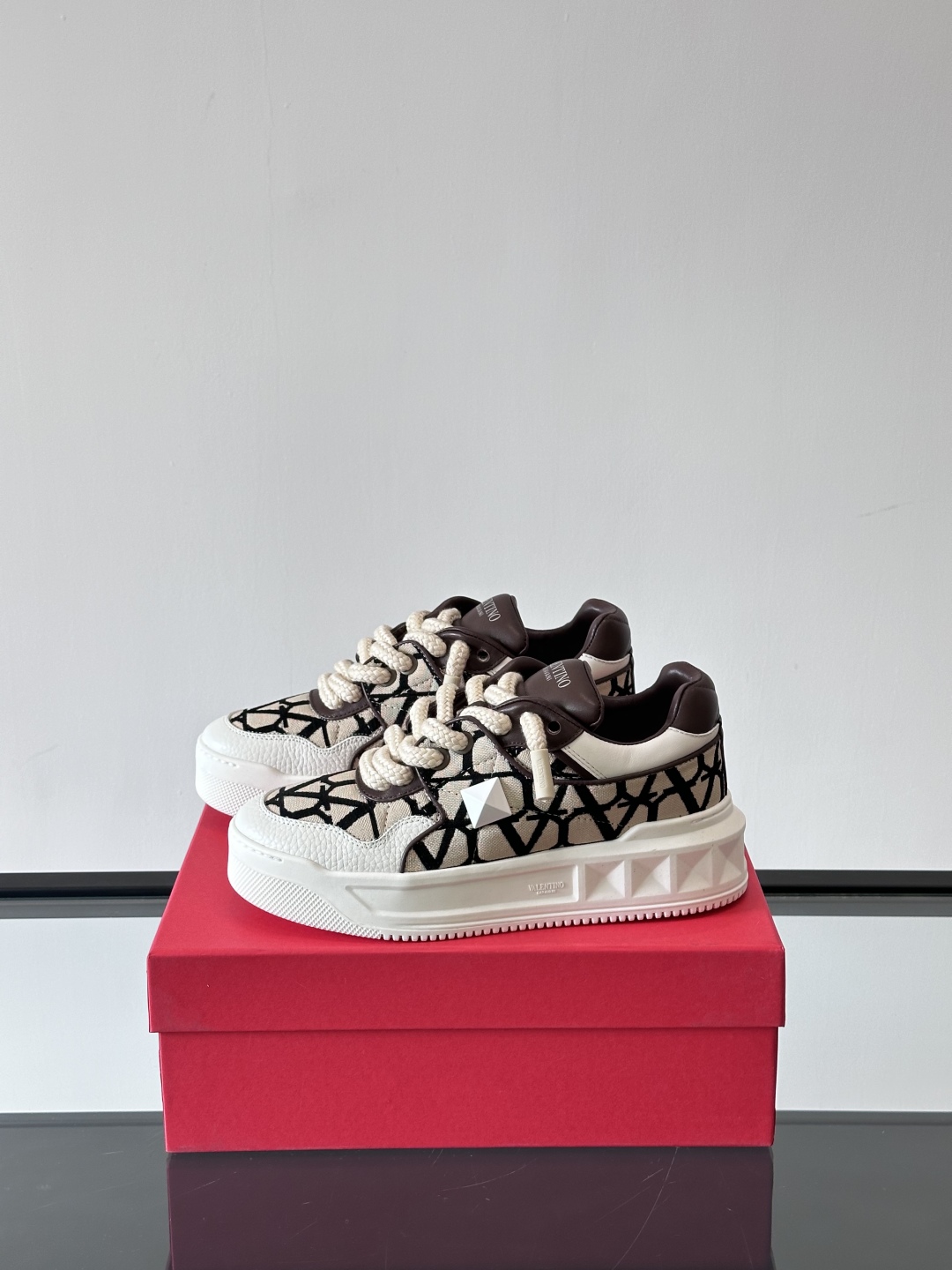 발렌티노 Valentino 스니커즈