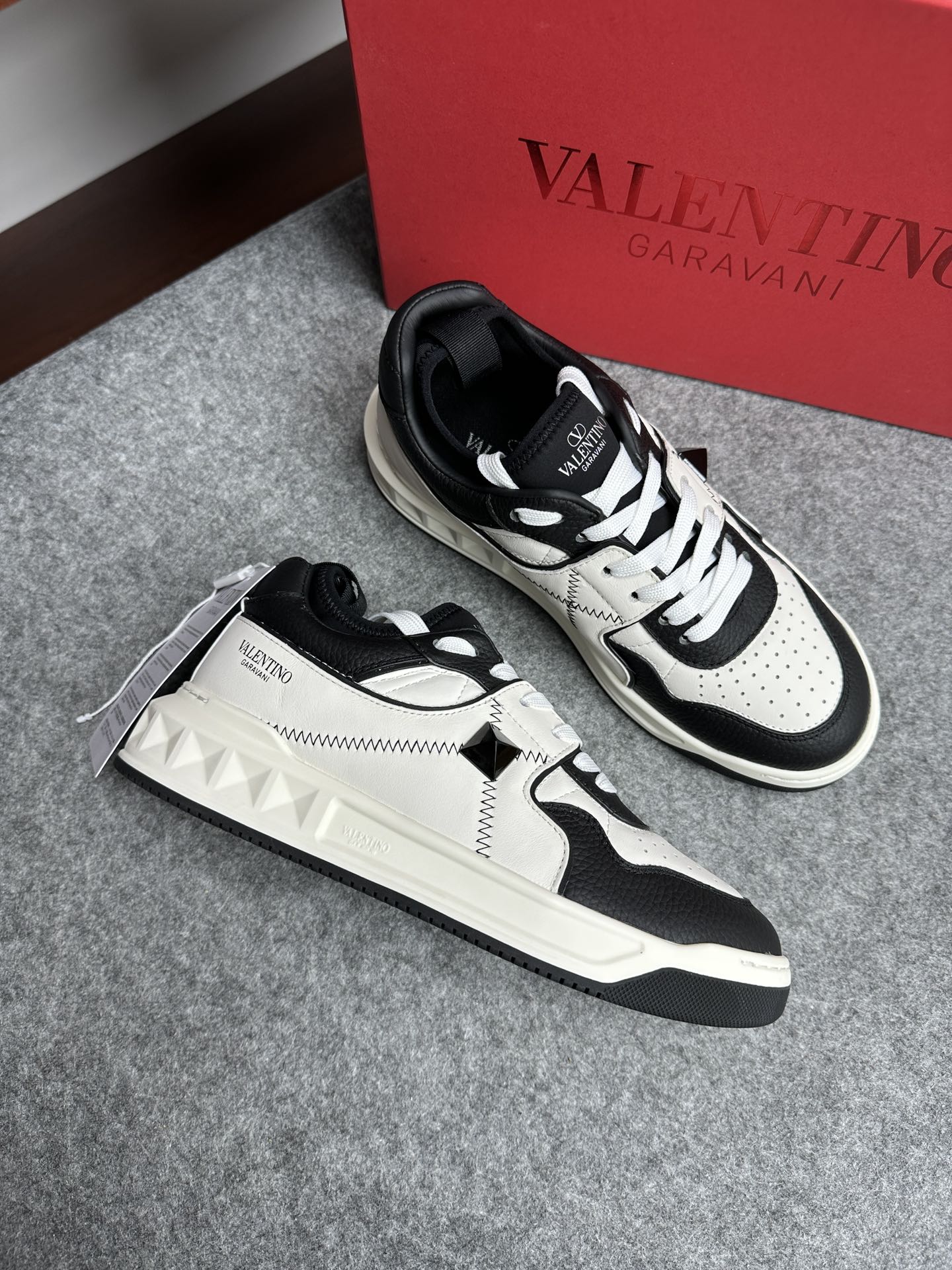 발렌티노 Valentino 스니커즈