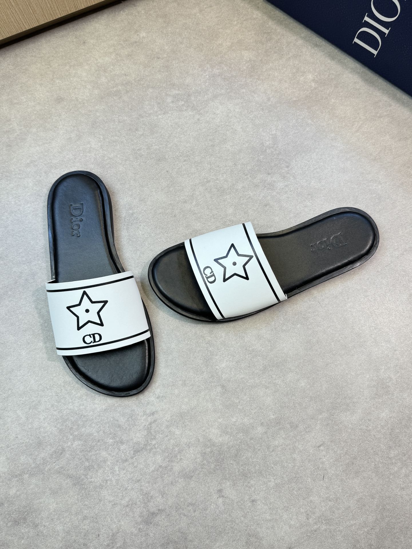 디올 Dior 슬리퍼
